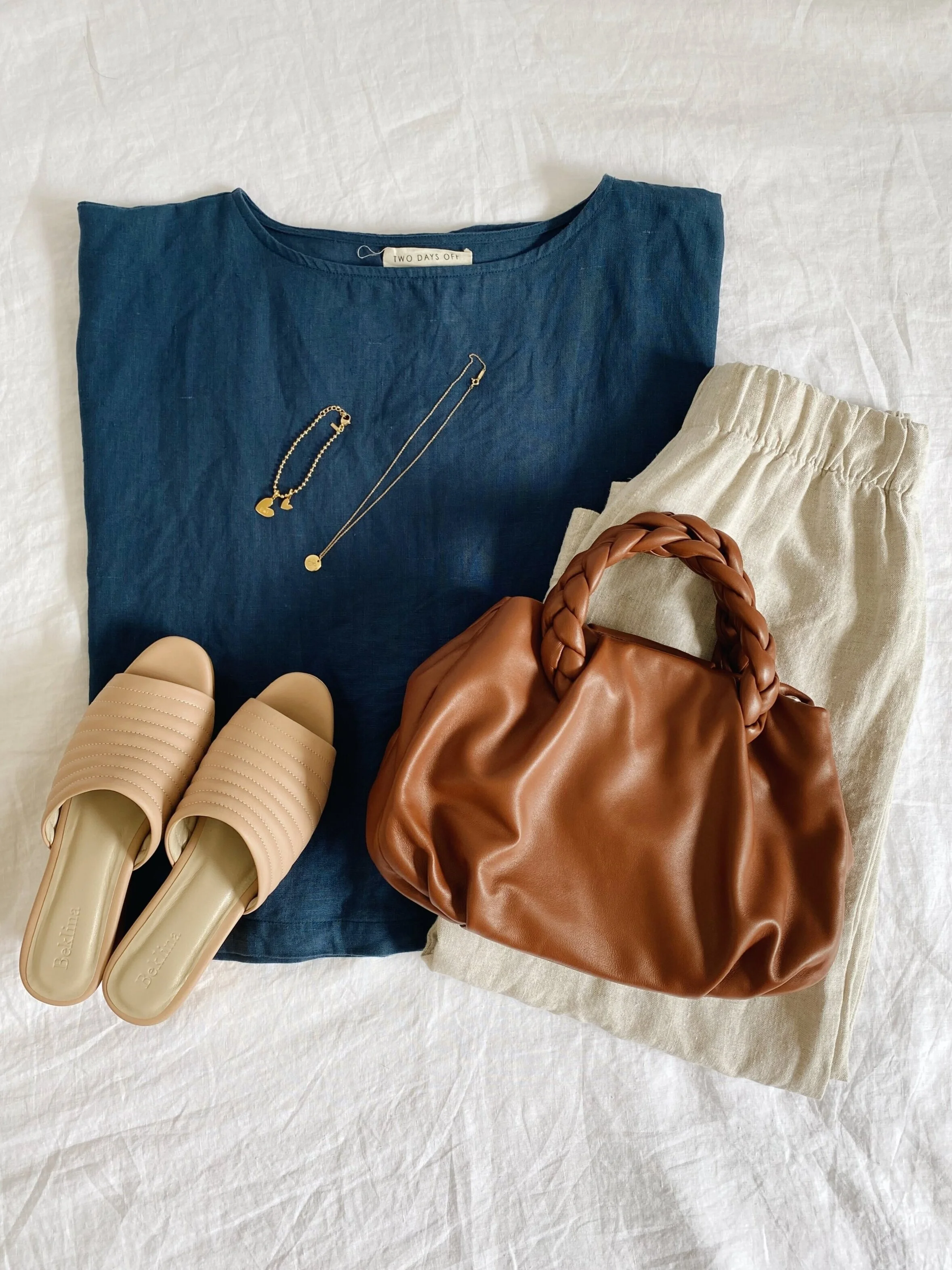 トートバッグ Hereu Bombon Long Hair Shearling Bag Hereu Bombon Long Hair Shearling Bag in Neutrals | THE LIST